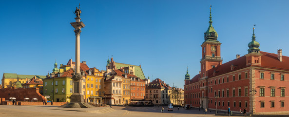 Fototapeta na wymiar Warsaw, Poland-The Royal Castle on the Castle Square on a clear spring day