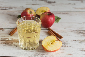 Fresh organic apple juice with apples and cinnamon.