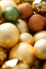 Weihnachtsbaumkugeln aus Glas in Gold, Grün und Bronze mit Glitter Glitzer, Matt und Spiegel Glanz Finish für Weihnachtsdekoration 