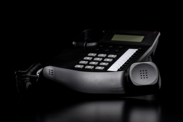 電話機 黒背景 クローズアップ