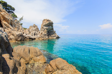 Fototapeta na wymiar scenic rocks formations and beautiful seascape on summer day