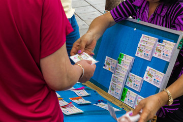 The public goes to the Thai government's lottery on the market.