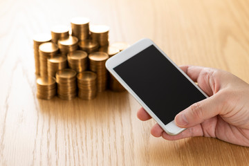 積み上げたお金 スマートフォン