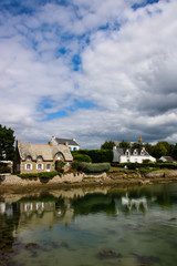 Fototapeta na wymiar paysage de Bretagne: île de Saint-Cado