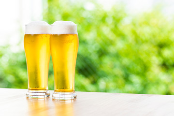 ビール 緑の背景