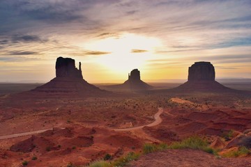 Fototapeta na wymiar Sunrise in Monument Valley - desert landscape, USA