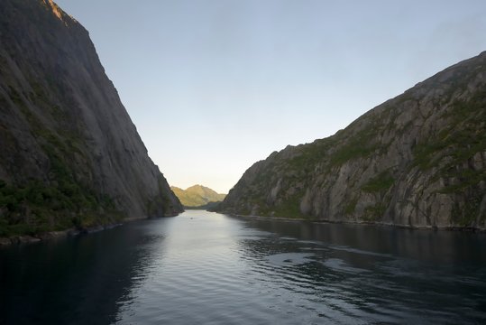 trollfjord 25
