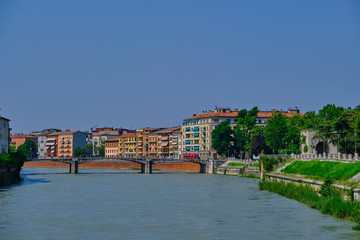 Obraz premium Panoramic view of the Ponte Garibaldi Bridge over the Adige River, the city of Verona