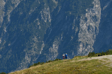 Fototapeta premium wanderer im kleinwalsertal
