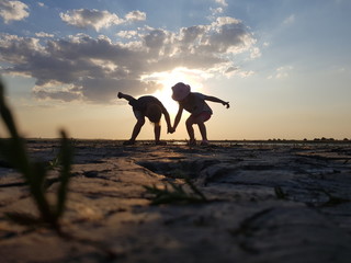 silhouette of couple on the beach
