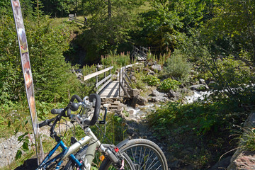 wanderer im kleinwalsertal