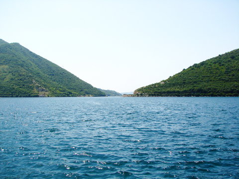A natural picture of the combination of marine blue with the greenery of dense forests that cover the coastal hills.
