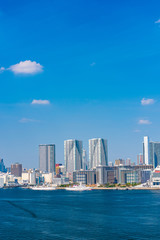 Obraz premium Wieżowiec w Tokio.