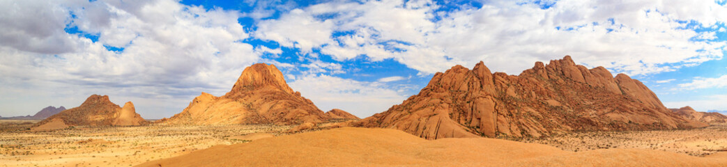 Fototapeta na wymiar Panorama of Spitzkoppe and Pontok, Erongo, Namibia, Africa