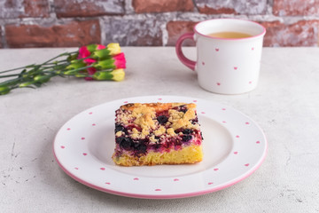 Crumble pie with berries