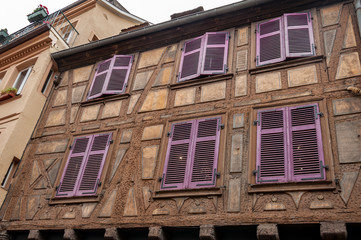 Obraz premium Colmar in Alsace, France. The city on the canals famous for the production of Riesling, Gewurztraminer, Muscat, Pinot Grigio and Pinot Bianco wines. View of the ancient city.