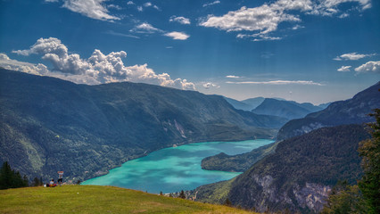 Fototapeta na wymiar vista del lago di Molveno-Italy dalla stazione di arrivo della seggiovia