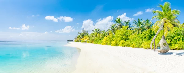 Photo sur Plexiglas Bora Bora, Polynésie française Perfect tropical beach paradise, summer landscape with palm trees white sand and blue sky. Idyllic vacation travel background 