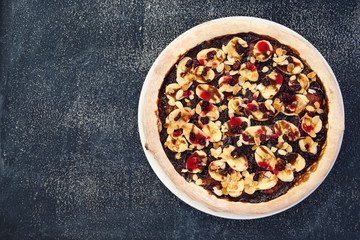 pizza with chocolate and bananas