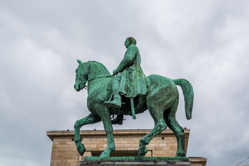 Obraz premium Statue of king du Roi Albert I at sunset on the horse, Brussel, Belgium