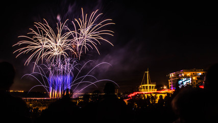 Naklejka premium Feu d'artifice Port Plage
