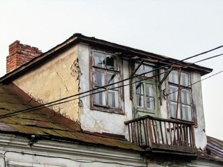 Fototapeta na wymiar old balcony on the roof of the house. photo