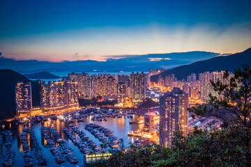 Fototapeta premium Beautiful sunset at Aberdeen Typhoon Shelters,hong kong