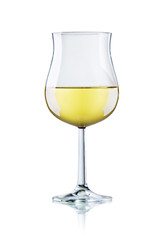 ein Glass Weißwein isoliert auf weiß