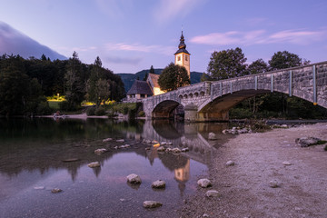 Obraz premium Kirche St. John the Baptist in Bohinj Slowenien