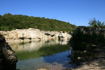 Fototapeta na wymiar les cascades du Sautadet dans le Gard