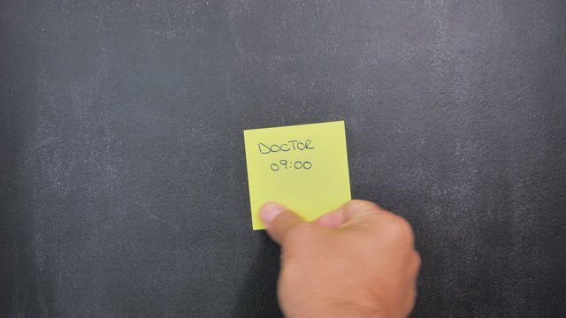 doctor appointment reminder on sticky note