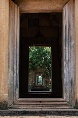 Fototapeta na wymiar The gate of Sdok Kok Thom temple
