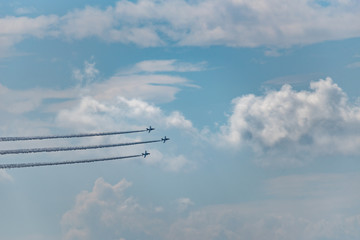 ブルーインパルスの編隊飛行