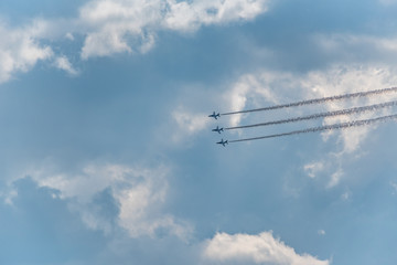 ブルーインパルスの編隊飛行