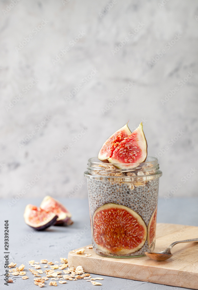 Poster chia pudding with figs