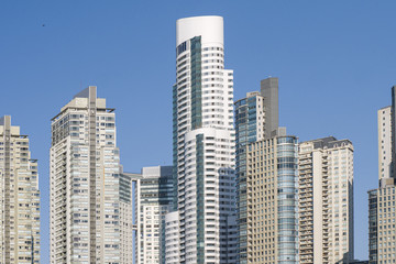 Obraz na płótnie Canvas Rascacielos de Puerto Madero uno de los barrios más nuevos y exclusivos de la ciudad de Buenos Aires. 