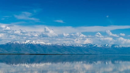 Obraz na płótnie Canvas Beautiful mountain view with lake in the USA