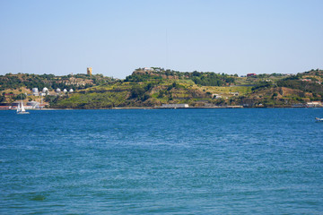 Fototapeta na wymiar hill coast Portugal sea bank 
