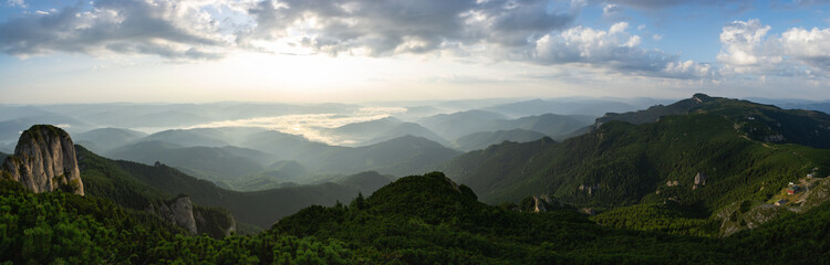 Obraz premium Beautiful panoramic view of Eastern Carpathians and Lake Izvorul Muntelui at sunrise, Romania