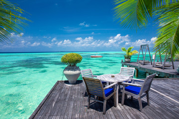 sea in Maldives. tropical beach in Maldives with  blue lagoon - obrazy, fototapety, plakaty