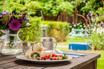 Oirschot Galerie vindt u een unieke combinatie van verrassende kunst, inspirerende tuinideeën en tongstrelende lekkernijen.