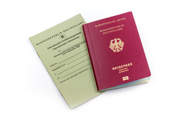 Internationaler Führerschein und Reisepass - obrazy, fototapety, plakaty