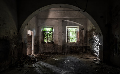 Fototapeta na wymiar Large abandoned industrial building