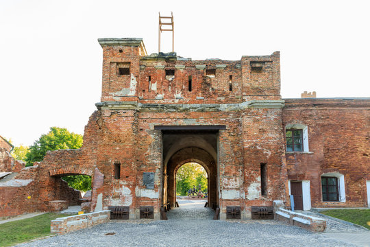 The Terespol Gate was one of the 4 gates leading into the Citadel of the Russian Brest Fortress, is a 19th-century Russian fortress in Brestin Brest, Belarus.