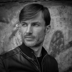 Portrait of a businessman who is looking to the side, closeup.