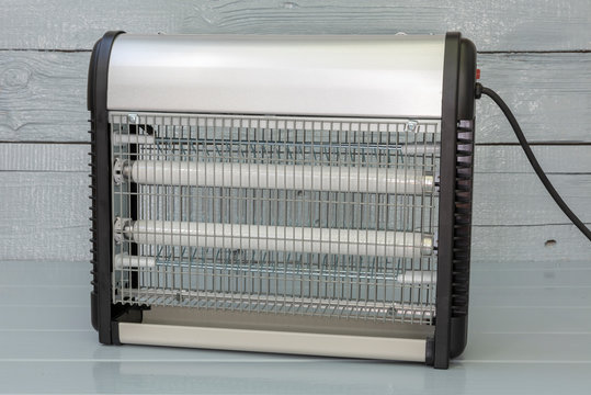 Sistema de control de insectos con descarga el&eacute;ctrica, insecticida el&eacute;ctrico