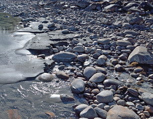 Obraz premium River rock along glacier water
