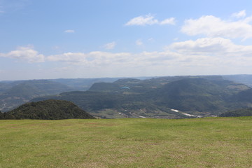 Fototapeta premium Panoramic view of the Ninho das Águias (Eagle's Nest), located in the northwest of the municipality of Nova Petrópolis. It is one of the best hang gliding locations in the state of Rio Grande do Sul.