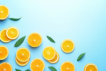 Fototapeta na wymiar Ripe cut oranges on color background