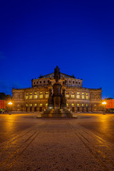 Semperoper zur Blauen Stunde